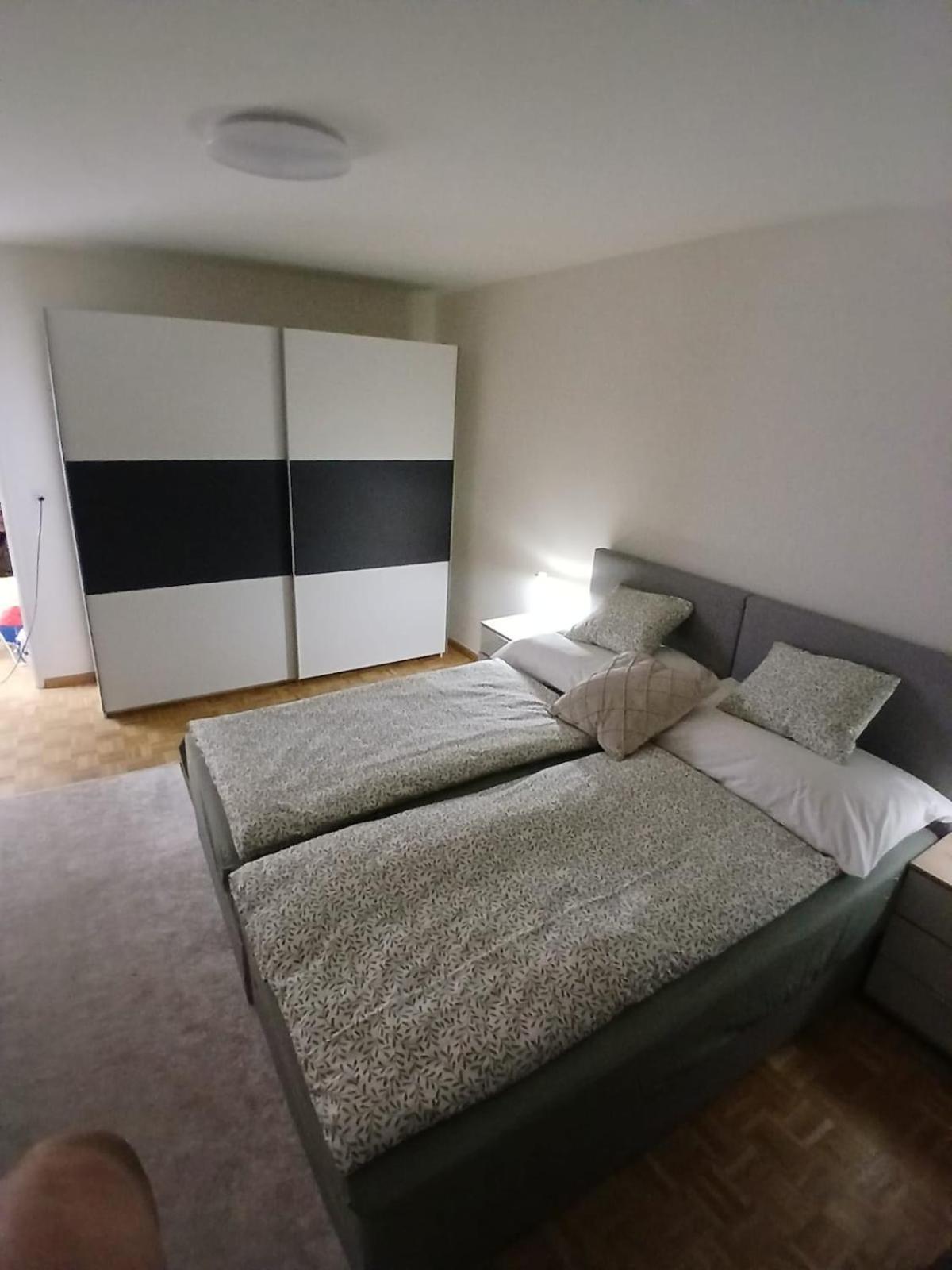 4 Zimmer, 6 Betten, Neu Moebliert, Im Zentrum *